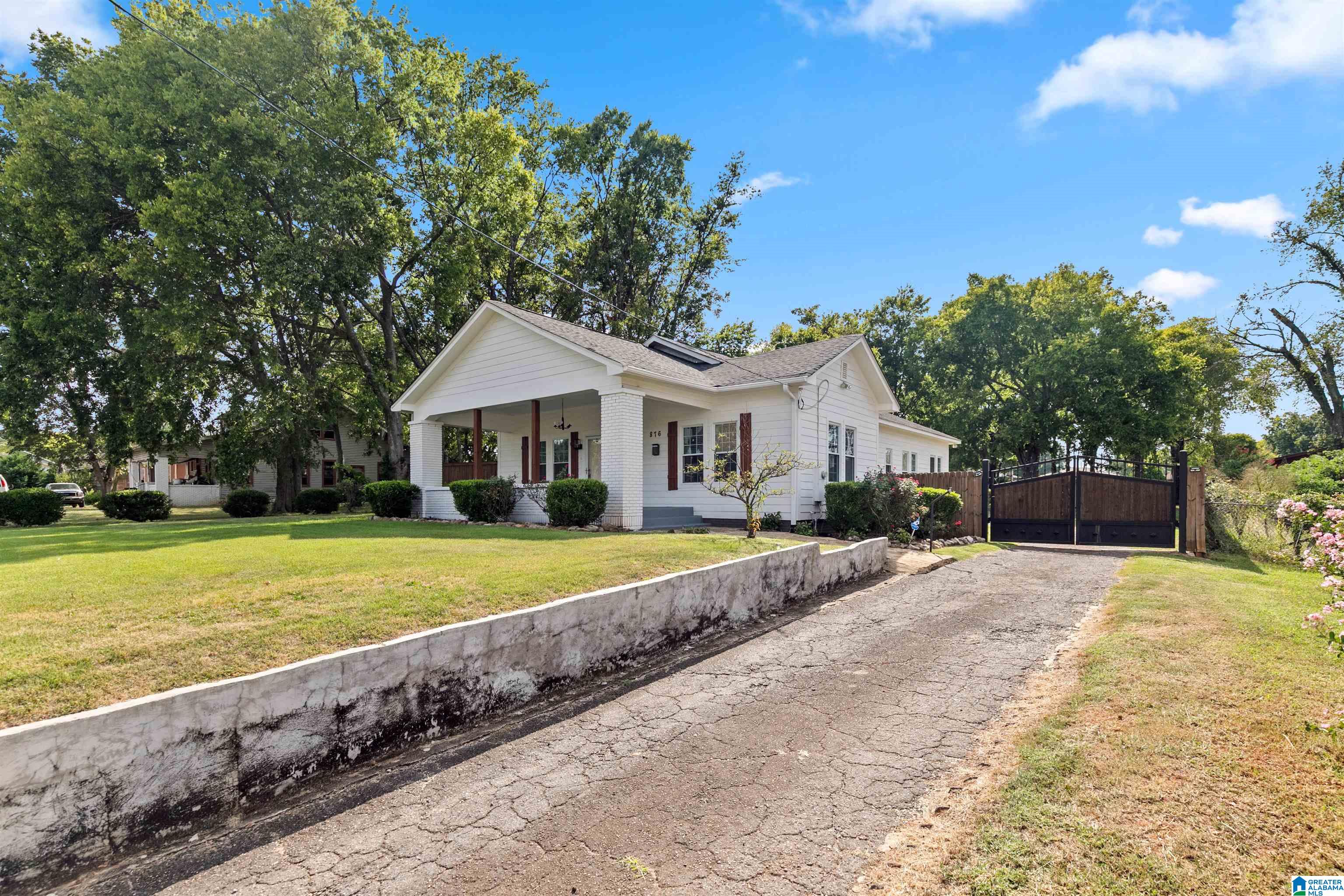 876 Goldwire Street Southwest Birmingham, AL 35211 - Photo 2 of 57