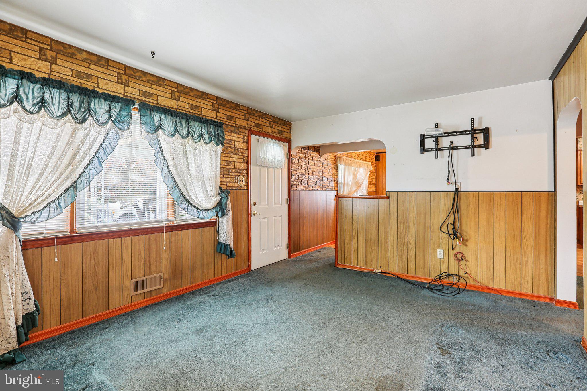 316 Holy Cross Road Brooklyn, MD 21225 - Photo 6 of 32 an empty room with windows