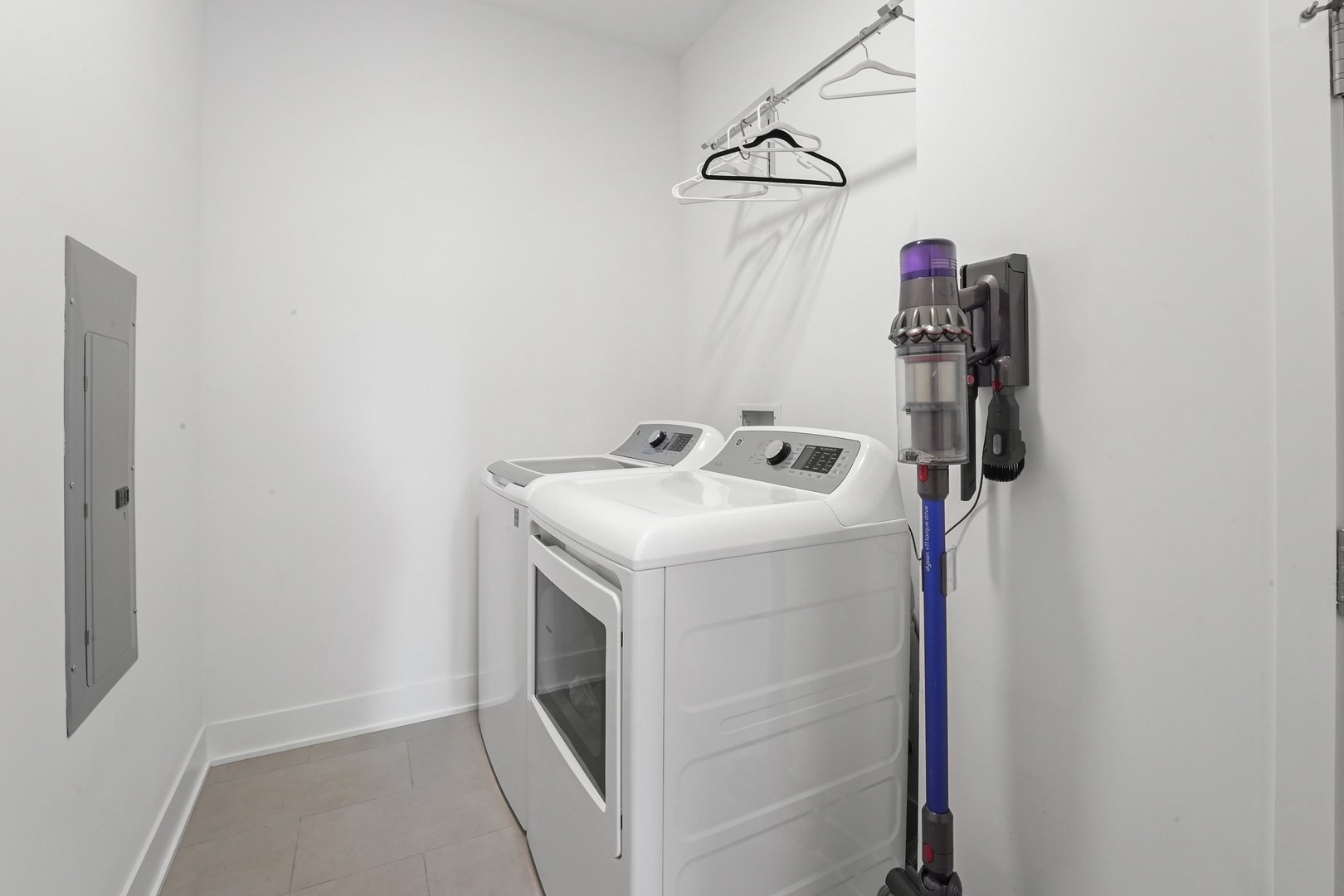 360 West Erie Street, Unit 5A Chicago, IL 60654 - Photo 24 of 32 a utility room with dryer and washer