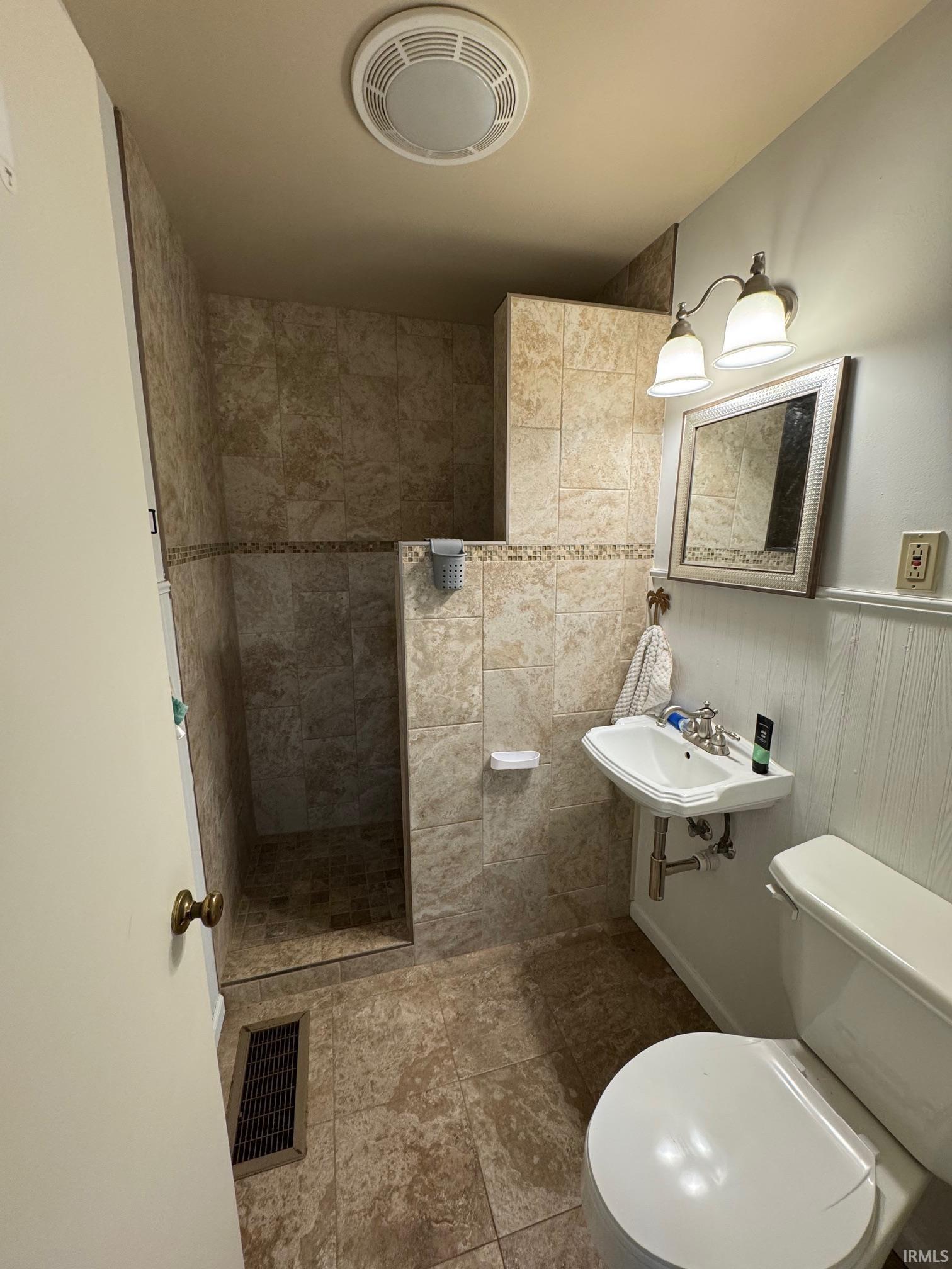1109 Jackson Boulevard Rochester, IN 46975 - Photo 7 of 10 Gallery Image 7