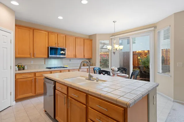 $589,900 | 3362 Mas Amilos Way, Sacramento, CA 95835