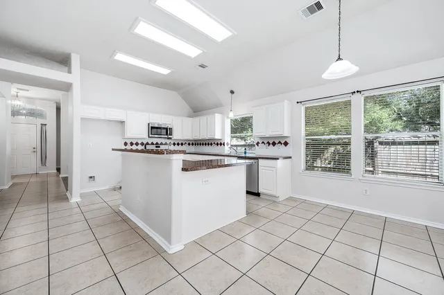 $2,300 | 3347 Pebble Beach Lane, Pearland, TX 77584