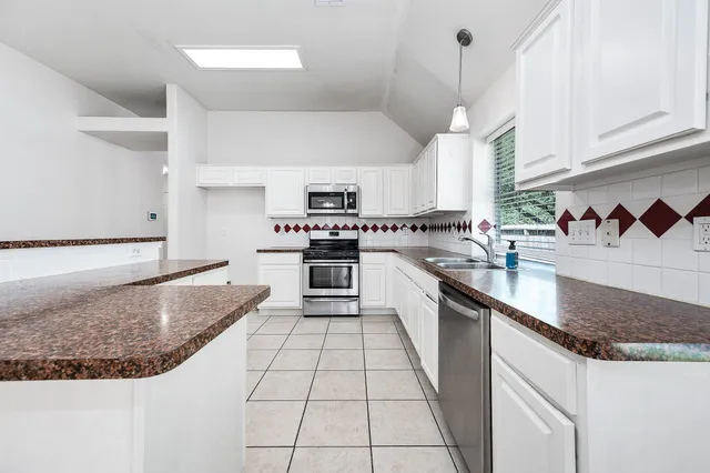 $2,300 | 3347 Pebble Beach Lane, Pearland, TX 77584