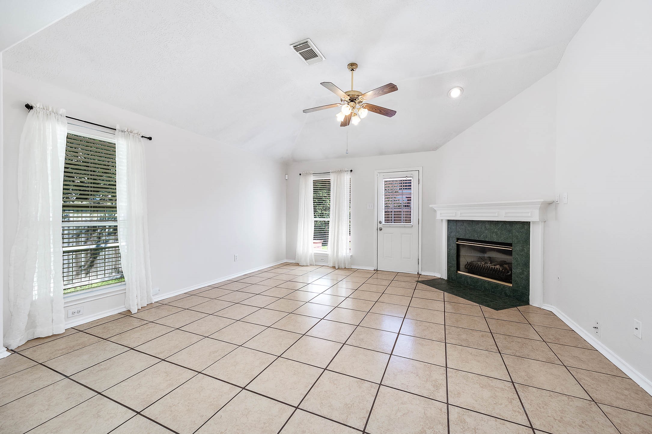 3347 Pebble Beach Lane Pearland, TX 77584 - Photo 15 of 31