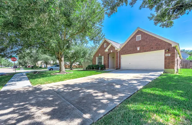 $2,300 | 3347 Pebble Beach Lane, Pearland, TX 77584