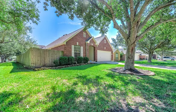 $2,200 | 3347 Pebble Beach Lane, Pearland, TX 77584