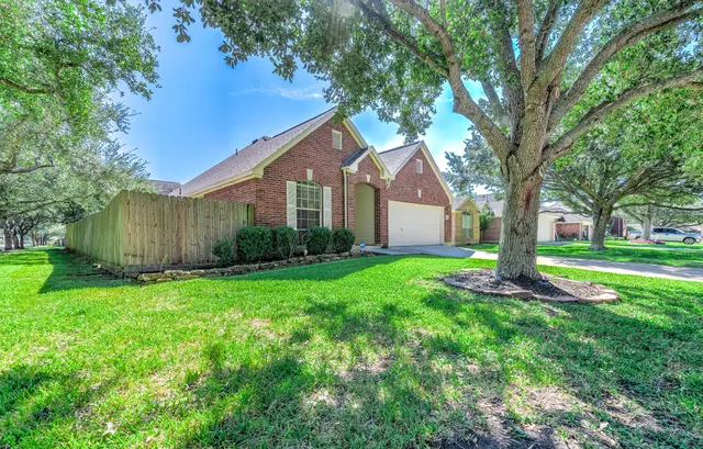 $2,300 | 3347 Pebble Beach Lane, Pearland, TX 77584