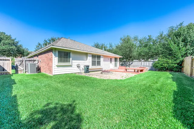 $2,300 | 3347 Pebble Beach Lane, Pearland, TX 77584