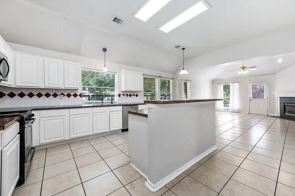 $2,200 | 3347 Pebble Beach Lane, Pearland, TX 77584