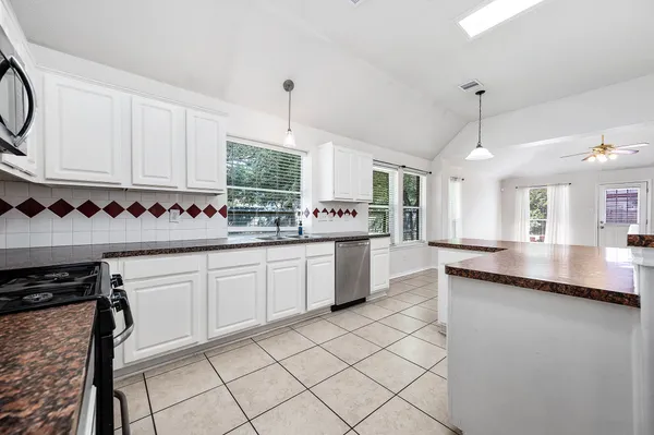 $2,200 | 3347 Pebble Beach Lane, Pearland, TX 77584