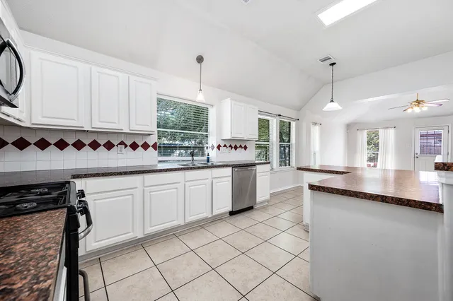 $2,300 | 3347 Pebble Beach Lane, Pearland, TX 77584