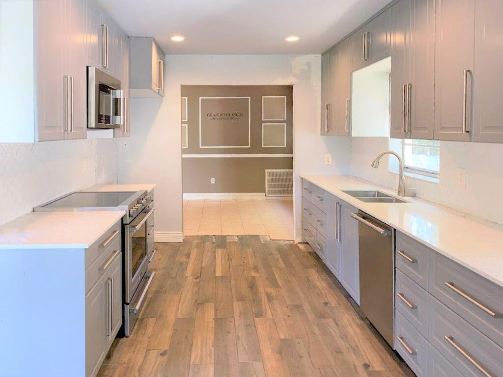22751 Southwest 55th Avenue Boca Raton, FL 33433 - Photo 14 of 31 Kitchen