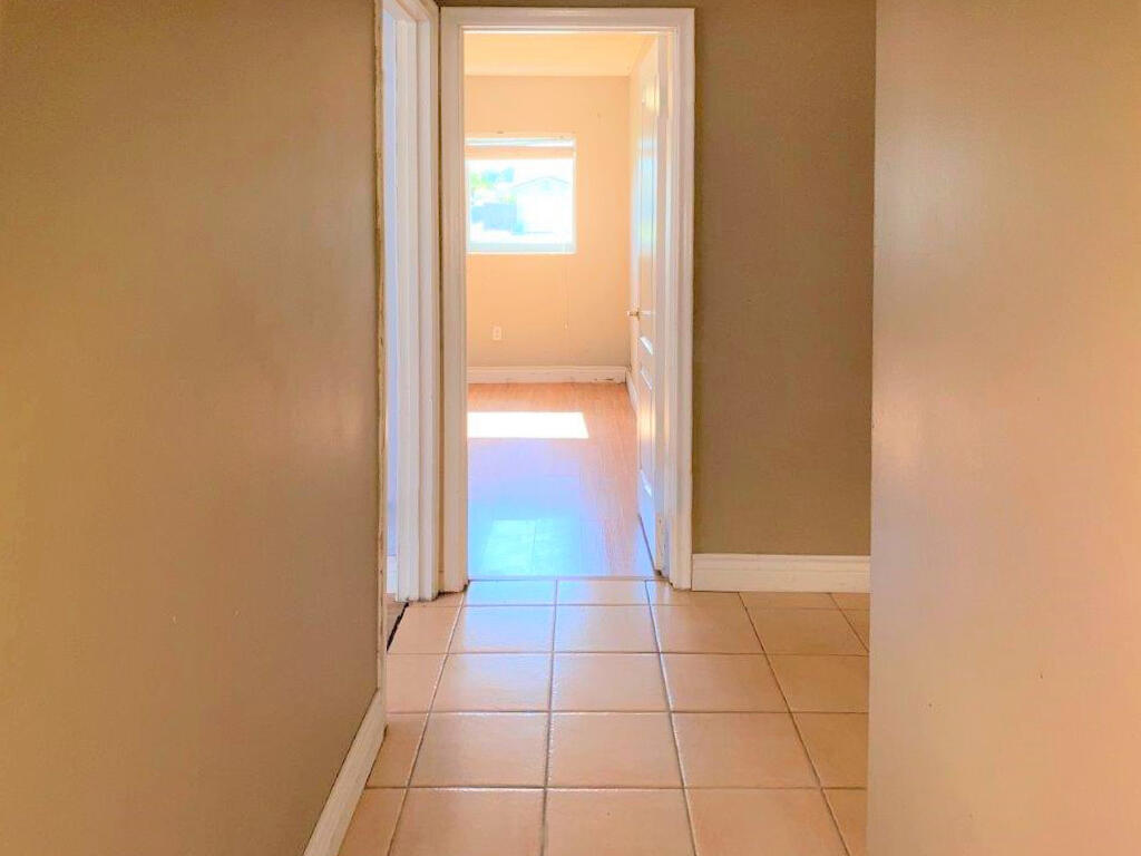22751 Southwest 55th Avenue Boca Raton, FL 33433 - Photo 28 of 31 Hallway