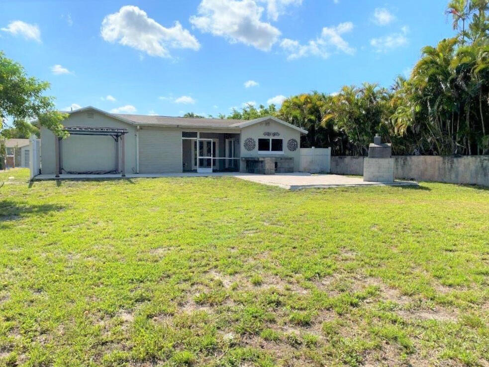 22751 Southwest 55th Avenue Boca Raton, FL 33433 - Photo 6 of 31 Rear