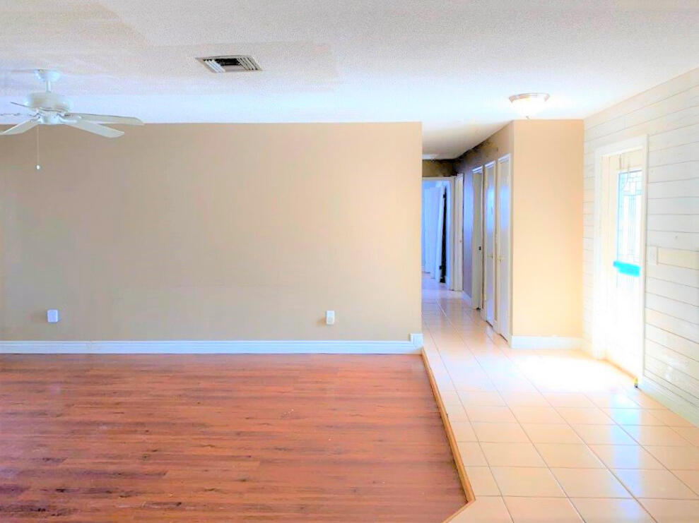 22751 Southwest 55th Avenue Boca Raton, FL 33433 - Photo 9 of 31 Living Room