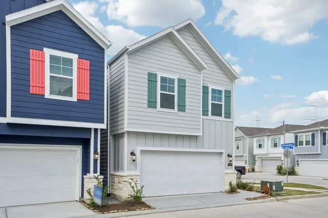 $275,940 | 535 Avisa Drive, Kemah, TX 77565