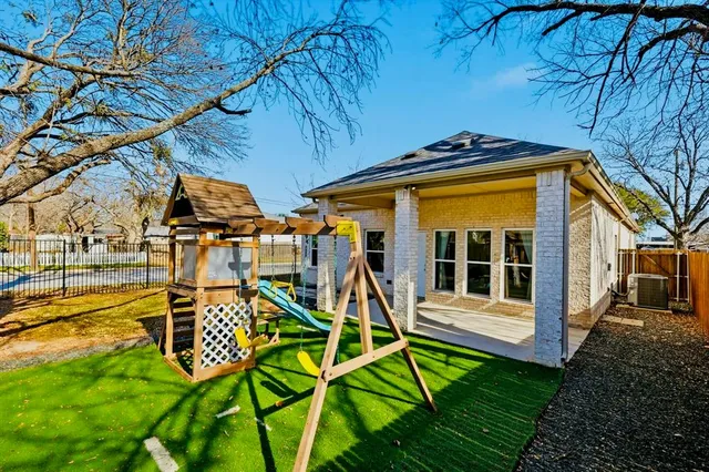 a view of a house with backyard and sitting area