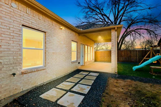 a view of a house with a small yard
