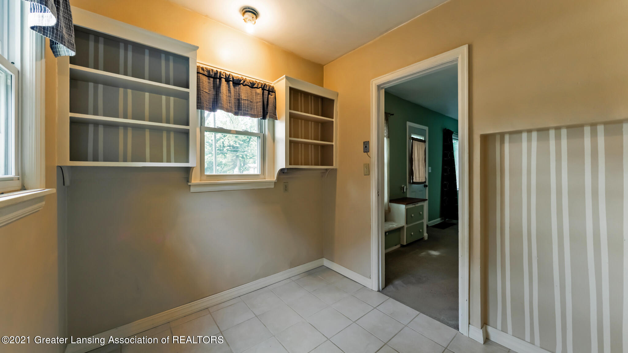 3025 Pleasant Grove Road Lansing, MI 48910 - Photo 3 of 21 Mud Room 1