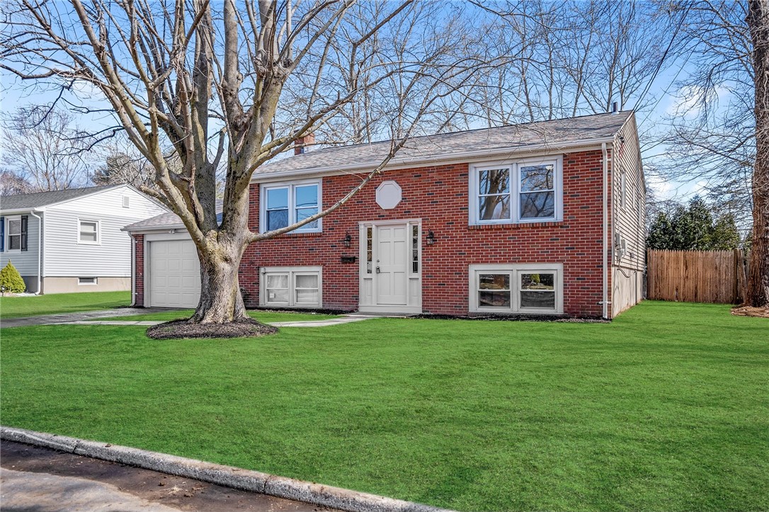 10 Ormond Drive East Providence, RI 02915 - Photo 2 of 21