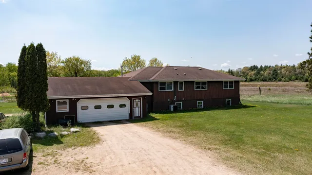 $899,999 | E4347 East Gate Drive, Waupaca, WI 54981
