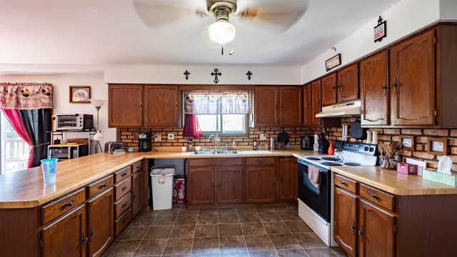 $899,999 | E4347 East Gate Drive, Waupaca, WI 54981