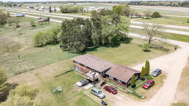 $899,999 | E4347 East Gate Drive, Waupaca, WI 54981