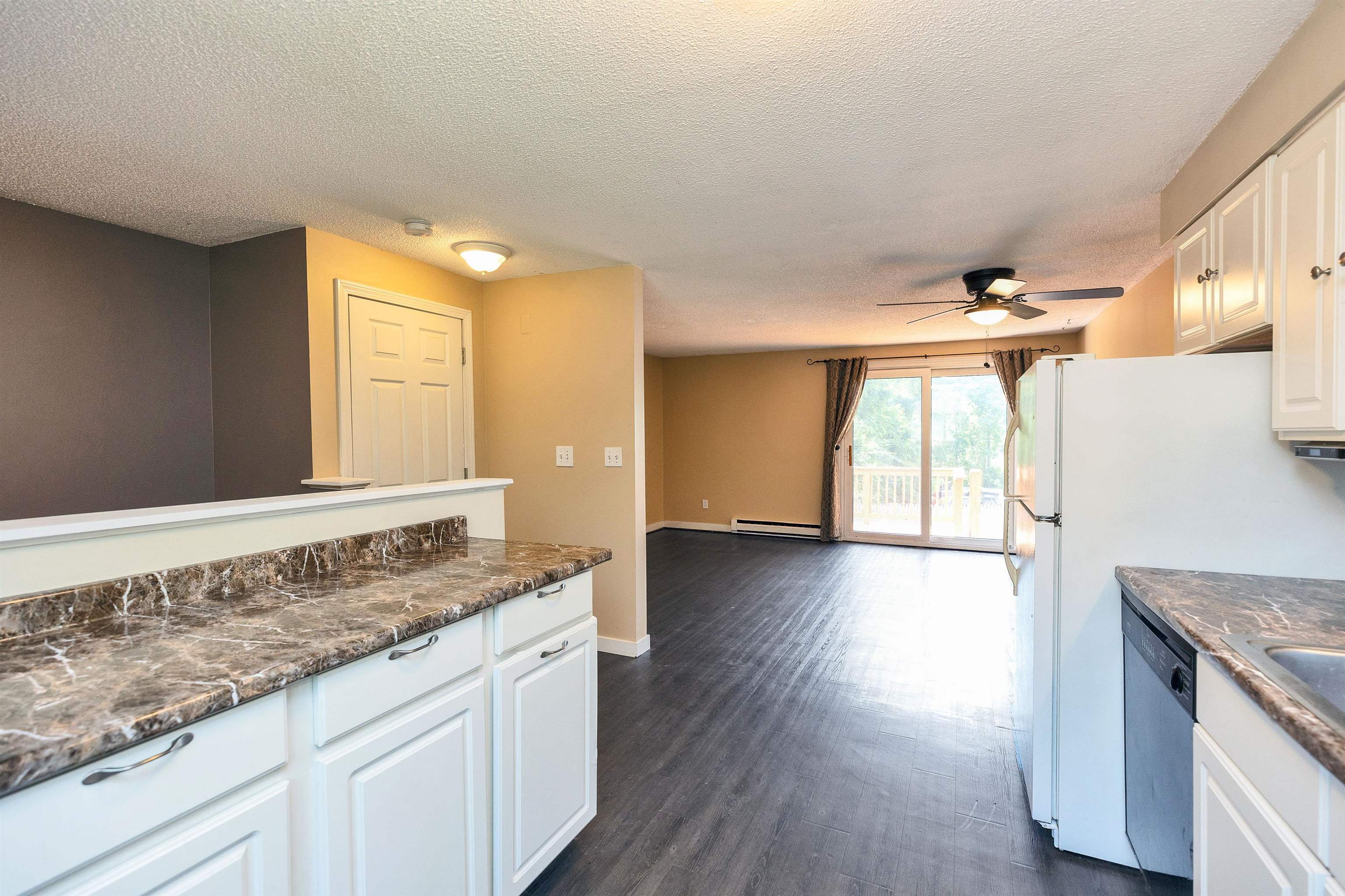 901 Mammoth Road, Unit 9 Manchester, NH 03104 - Photo 7 of 31