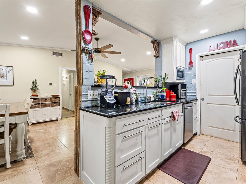 8616 Flicker Lane Dallas, TX 75238 - Photo 11 of 27