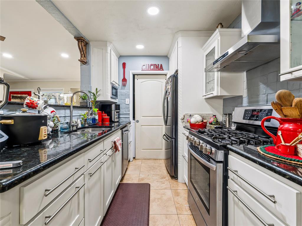 8616 Flicker Lane Dallas, TX 75238 - Photo 12 of 27