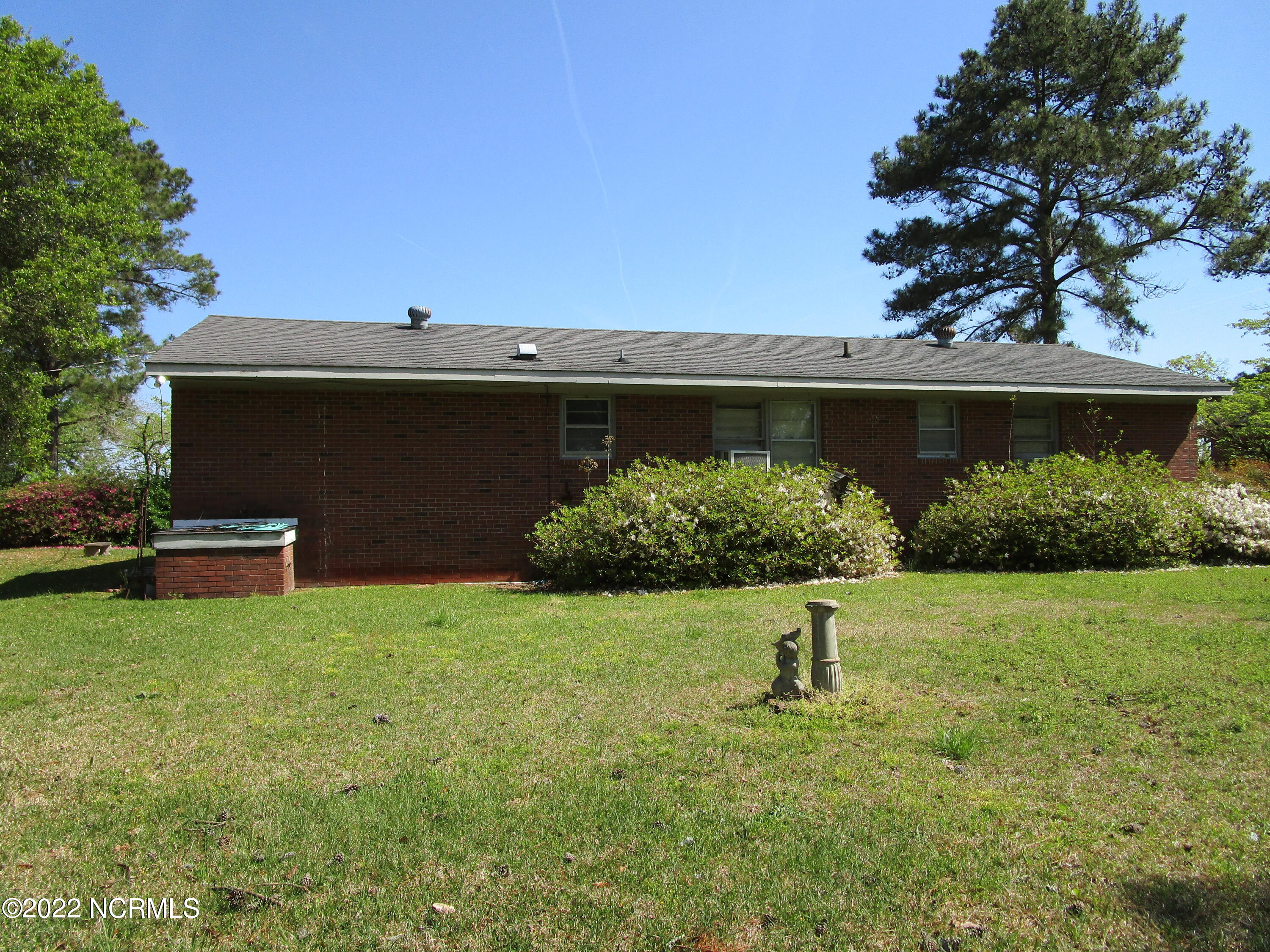 901 Tilghman Mill Road Kinston, NC 28501 - Photo 2 of 7 901 rear