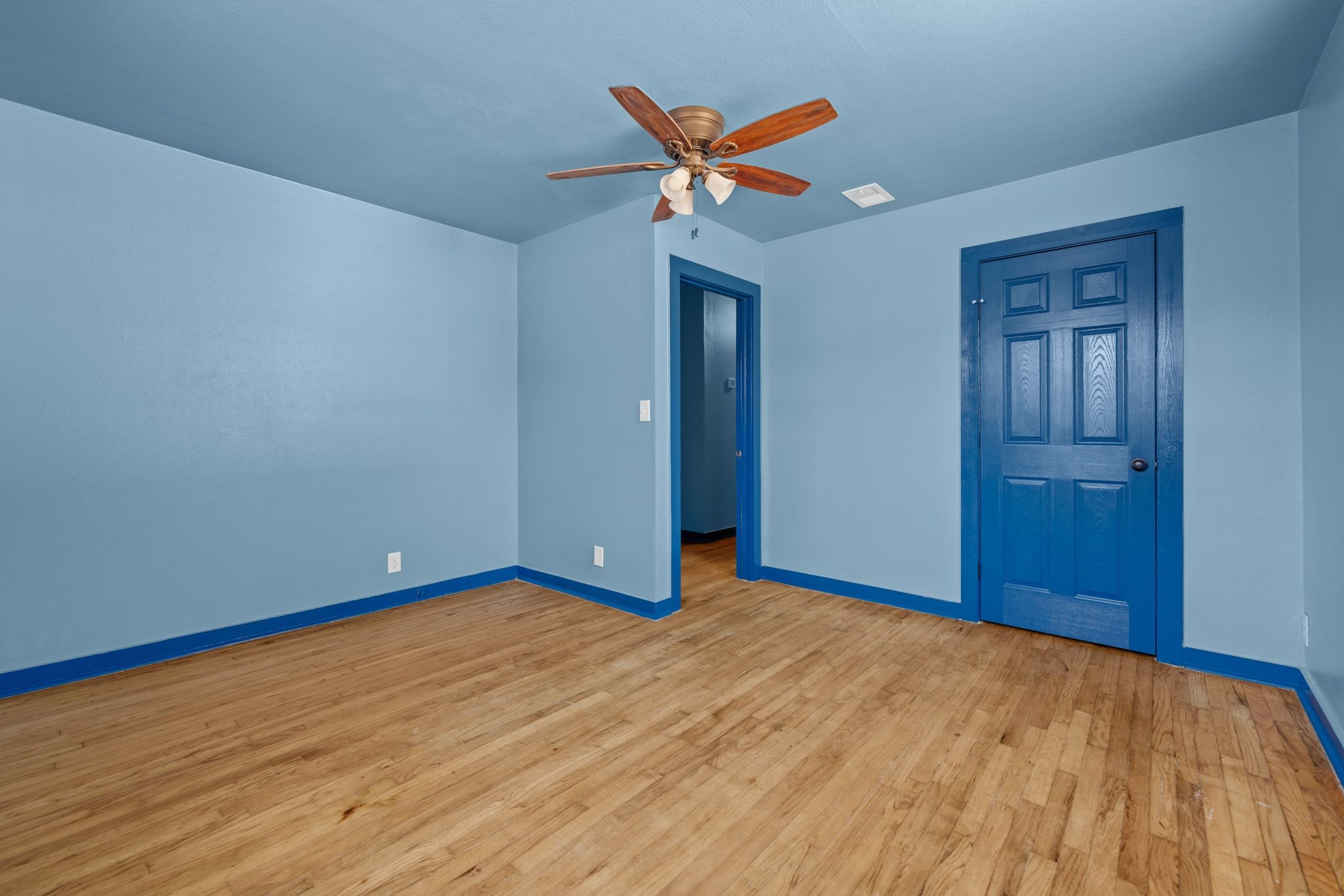 1181 Graham Street Austin, TX 78702 - Photo 22 of 27 a view of empty room with ceiling fan