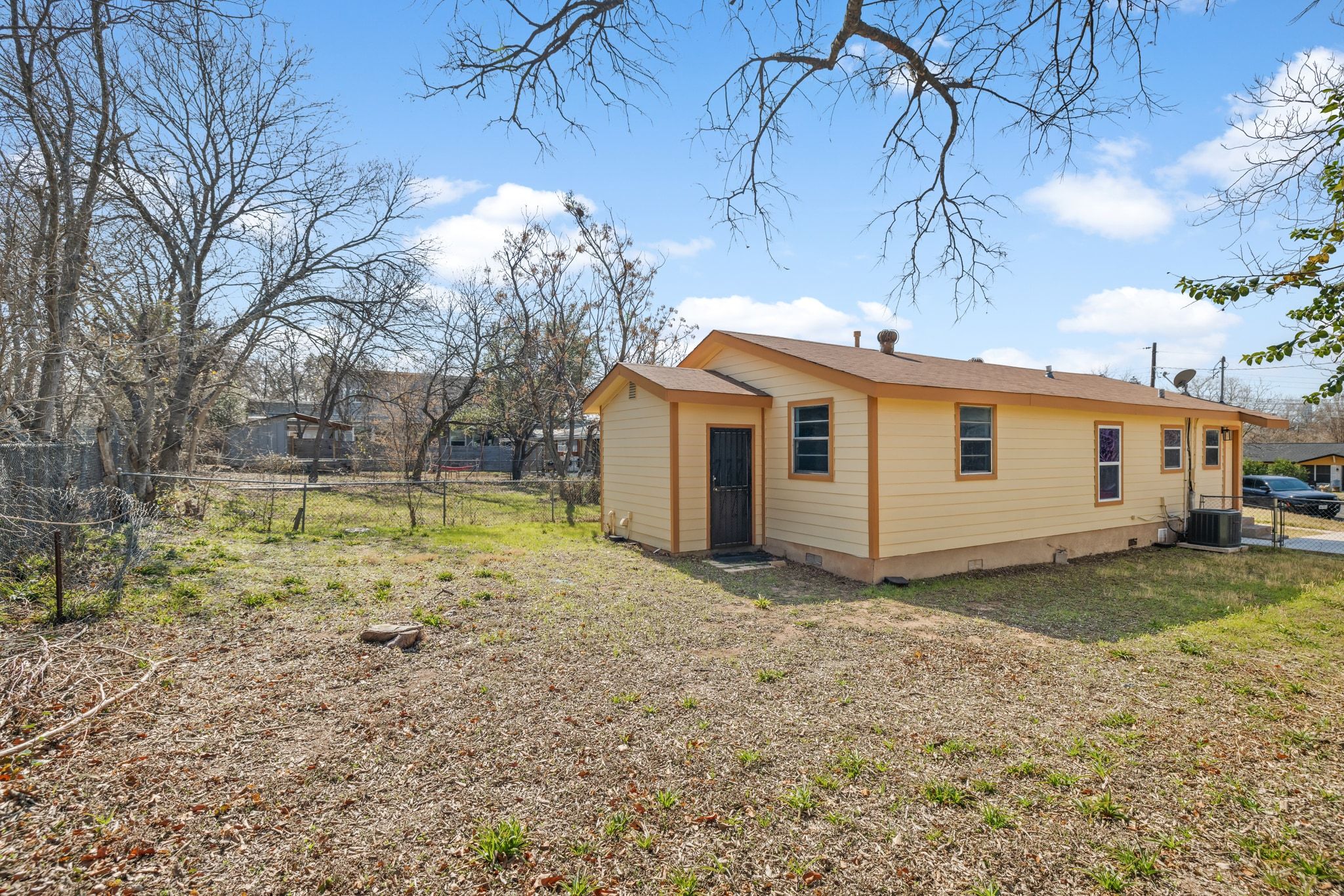 1181 Graham Street Austin, TX 78702 - Photo 25 of 27 a view of a house with backyard