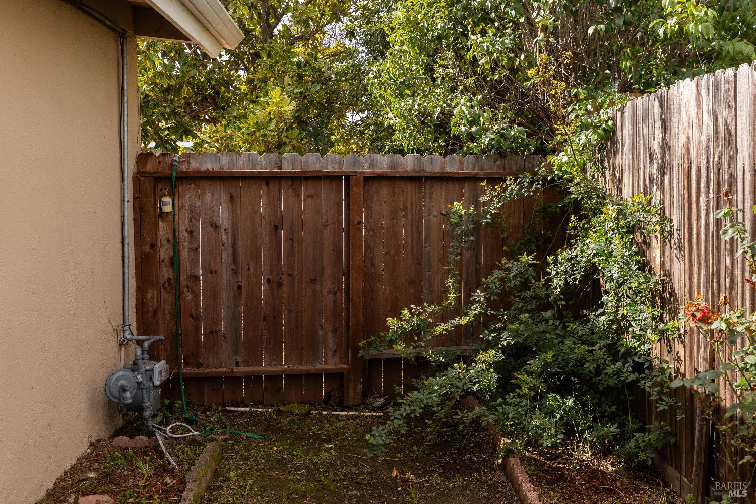 1500 Harrison Street Fairfield, CA 94533 - Photo 21 of 24 a view of garden with wooden fence