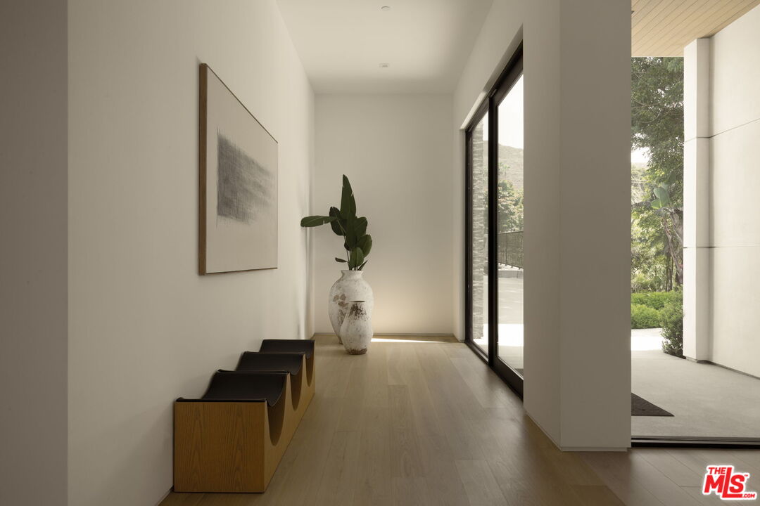 29800 Cuthbert Road Malibu, CA 90265 - Photo 2 of 39