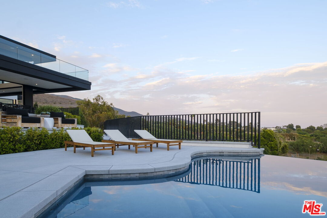 29800 Cuthbert Road Malibu, CA 90265 - Photo 35 of 39