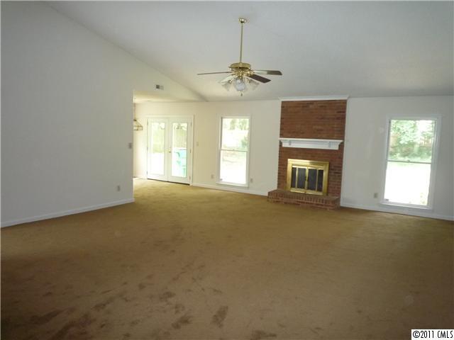6101 Martin Lake Road Charlotte, NC 28227 - Photo 3 of 7