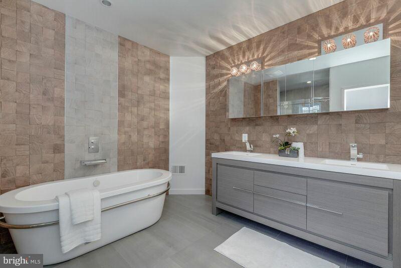 2 Russell Road, Unit NONE Cabin John, MD 20818 - Photo 15 of 29 Bath (Master)