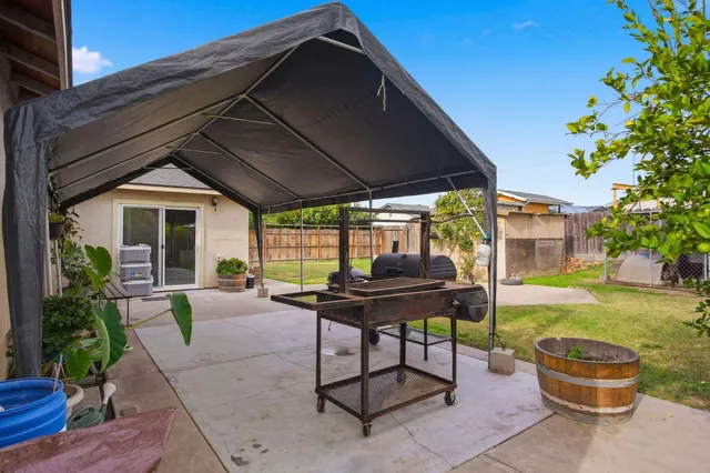 a view of a house with backyard and sitting area