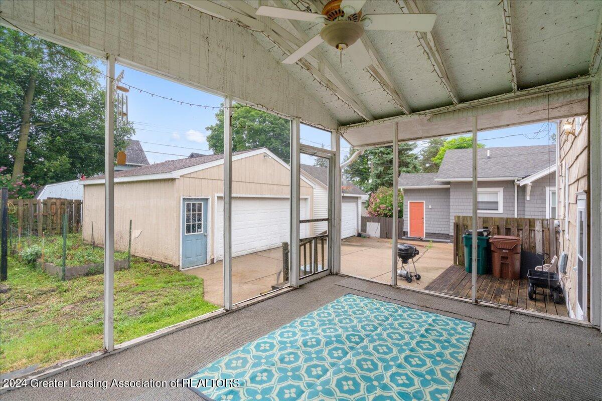 2232 Strathmore Road Lansing, MI 48910 - Photo 11 of 32 09-Media Jett - 09