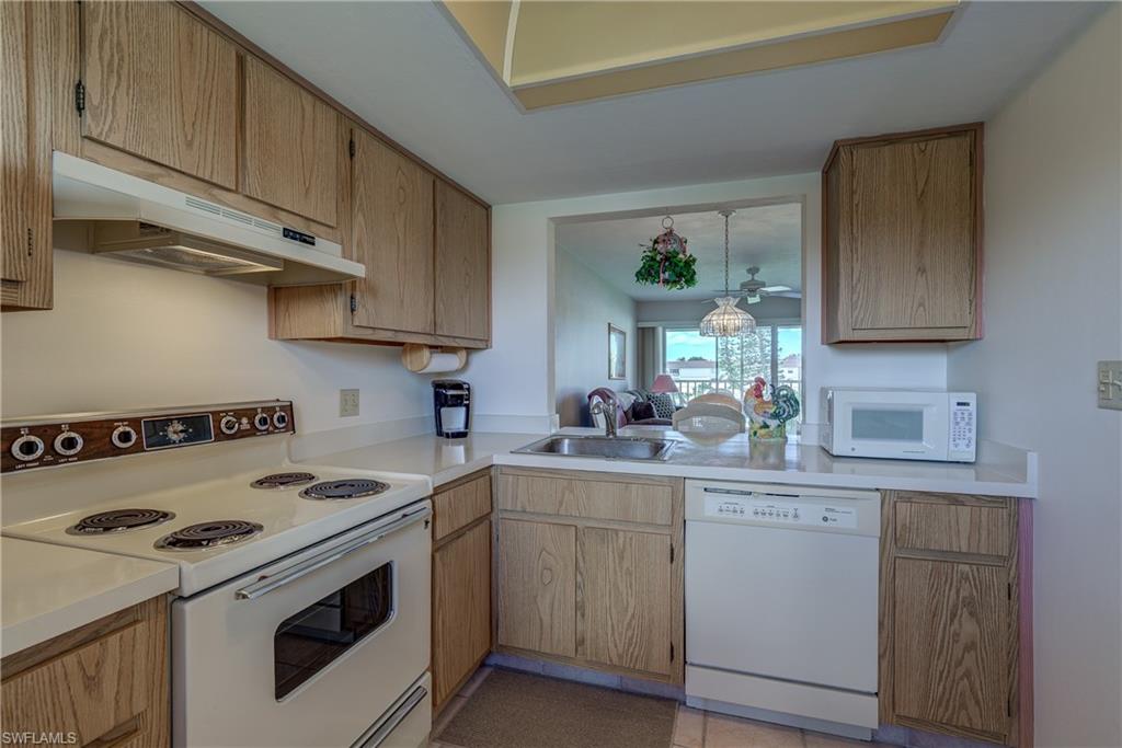 1022 Manatee Road, Unit D306 Naples, FL 34114 - Photo 7 of 35