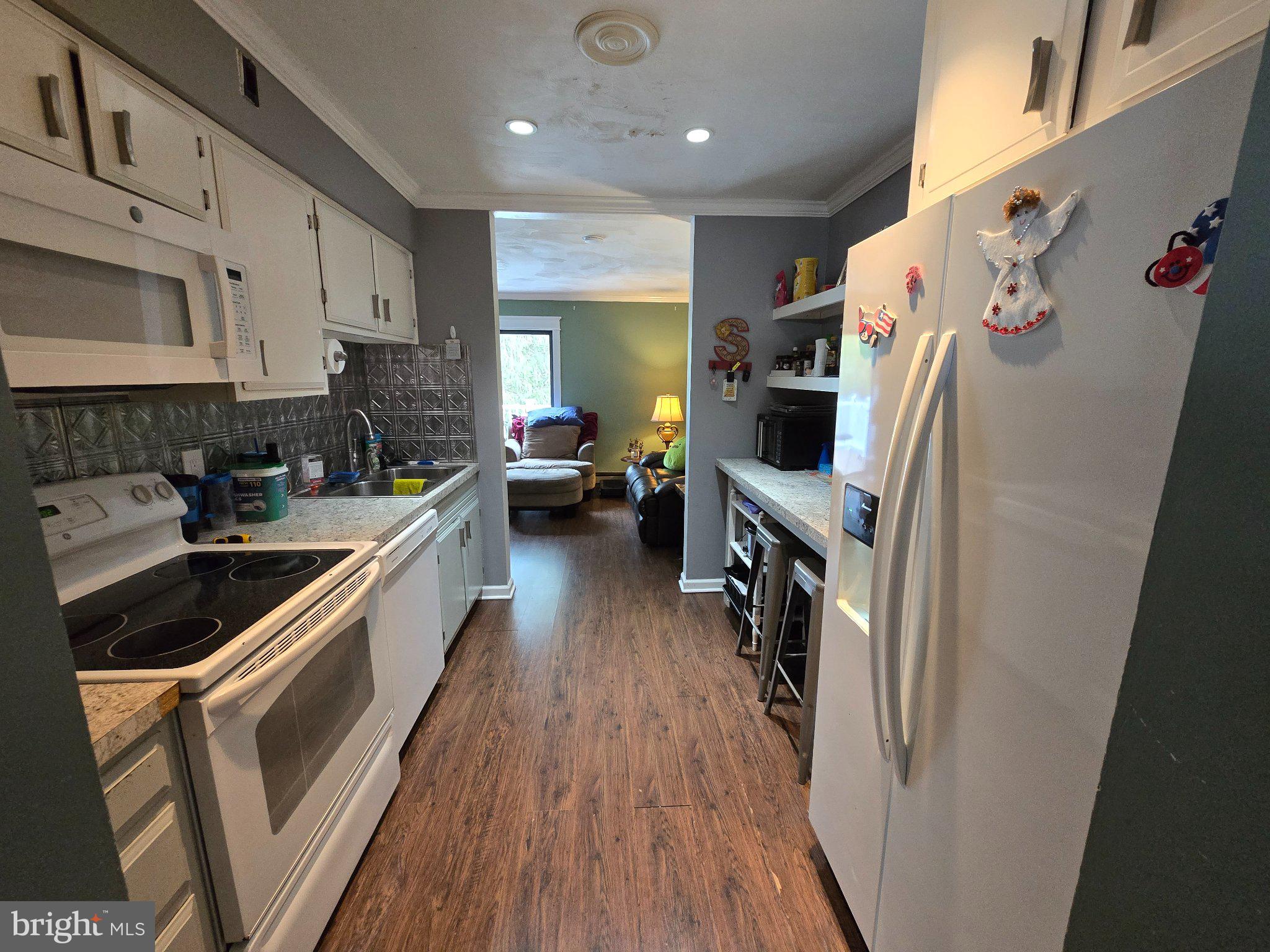 107 Keystone Hls Road, Unit 404 Factoryville, PA 18419 - Photo 8 of 27 Charming kitchen with modern touches.