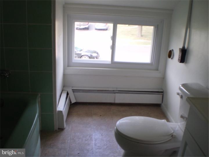 8 Great Oak Road Levittown, PA 19057 - Photo 11 of 15