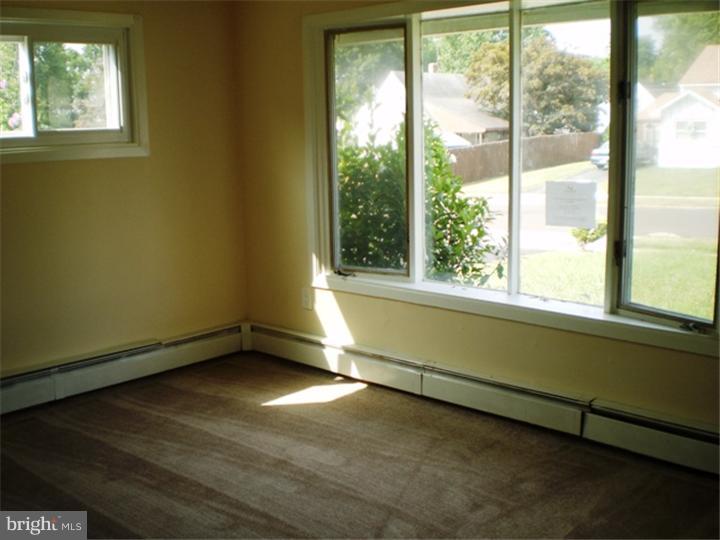 8 Great Oak Road Levittown, PA 19057 - Photo 3 of 15
