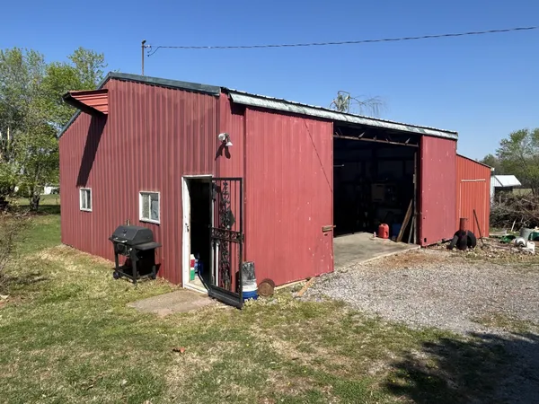 $299,900 | 2495 State Rte 52, Portland, TN 37148