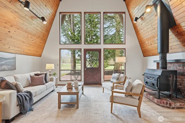 $975,000 | 38207 Southeast 45th Place, Snoqualmie, WA 98065