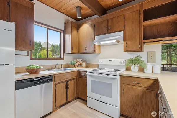 $975,000 | 38207 Southeast 45th Place, Snoqualmie, WA 98065