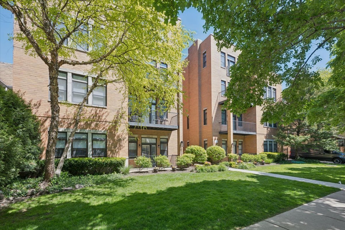819 Foster Street, Unit 1S Evanston, IL 60201 - Photo 2 of 15