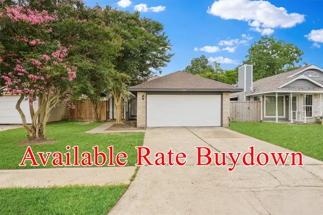 a sign that is sitting in front of a house