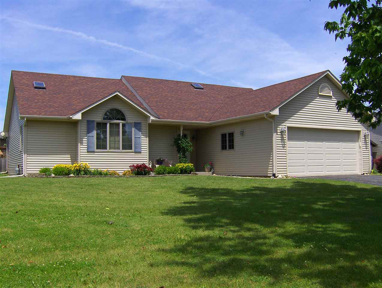 606 Berglund Road Pecatonica, IL 61063 - Photo 1 of 20 a front view of a house with a garden